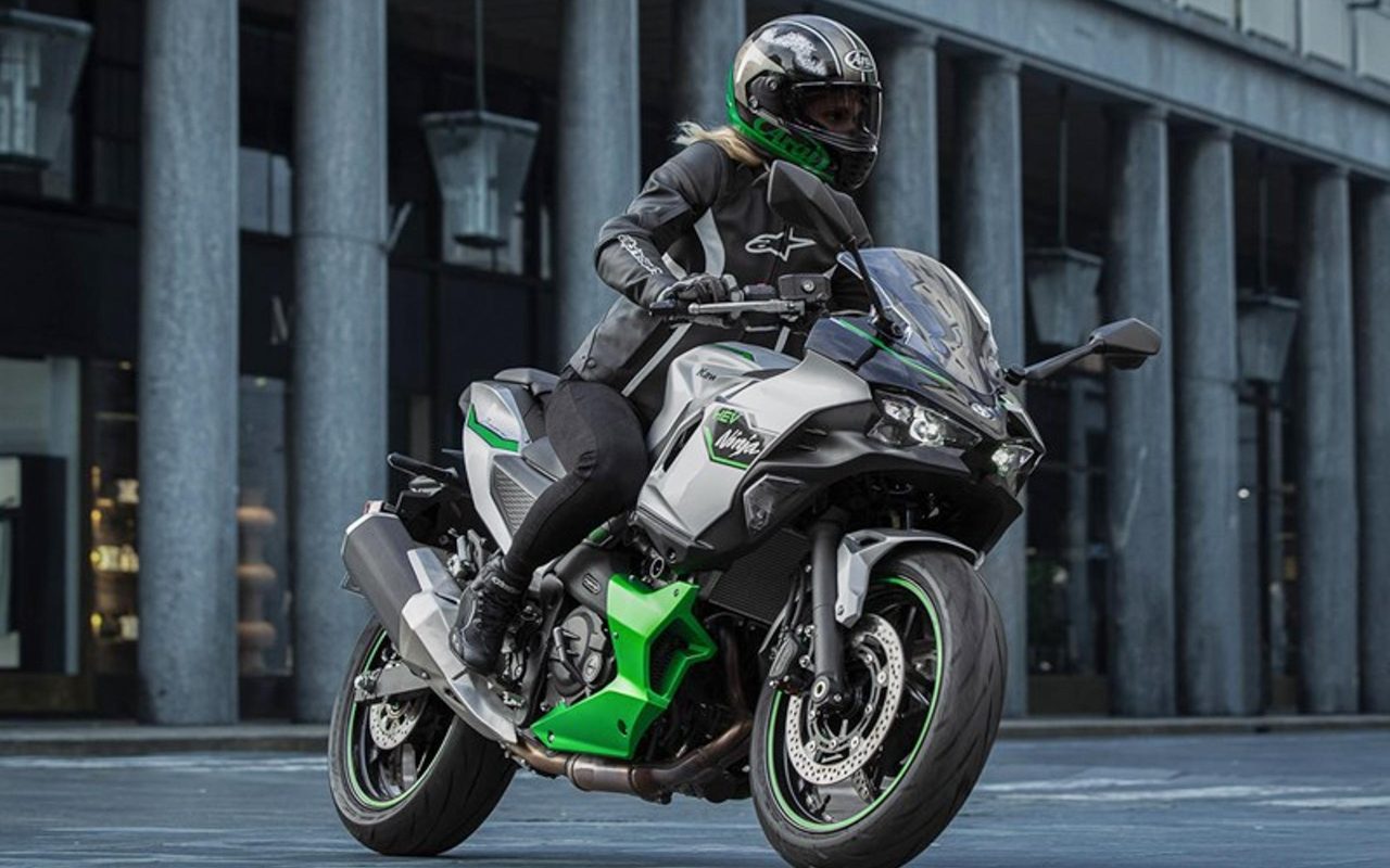 Kawasaki introduces the Ninja 7 Hybrid, SRP: PHP 692,000