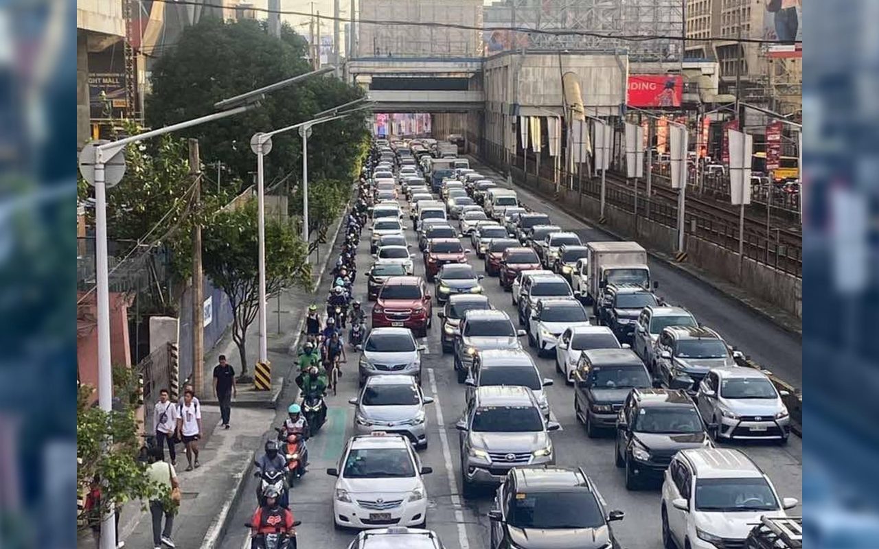 DOTr wants to bring back EDSA MC Lane