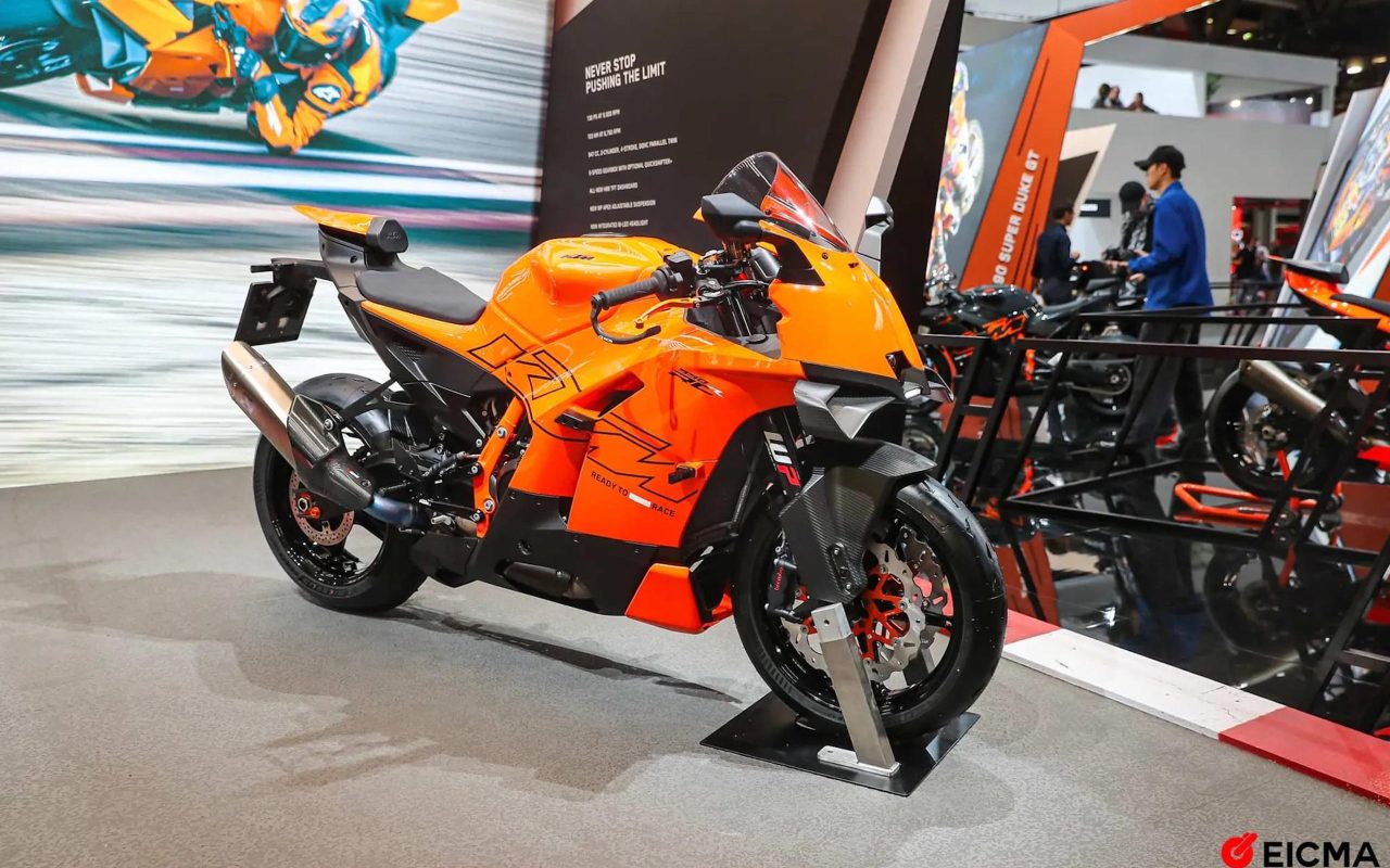 KTM debuts the 990 RC R sportbike