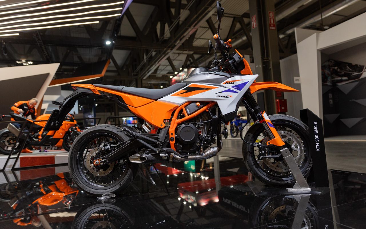 KTM shows off 390 SMC R supermoto at EICMA
