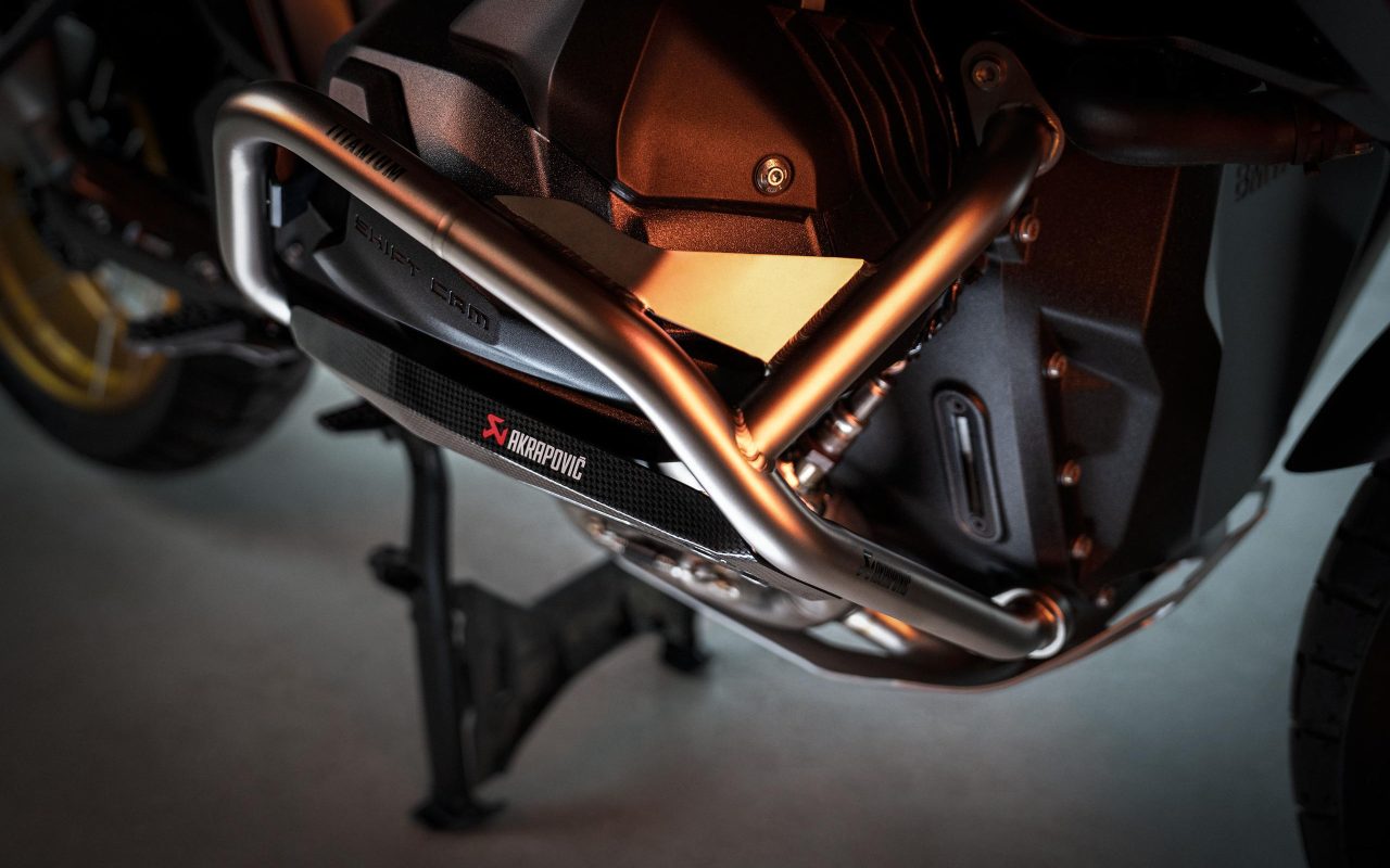 AkrapoviÄ now makes engine guards for BMW’s R 1300 GS/GSA