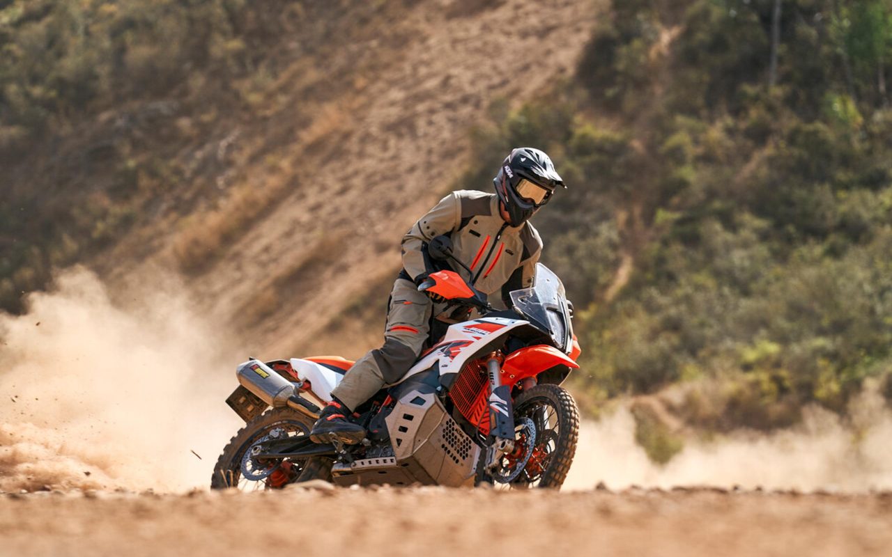 KTM updates the 890 Adventure R for 2025 with new… graphics
