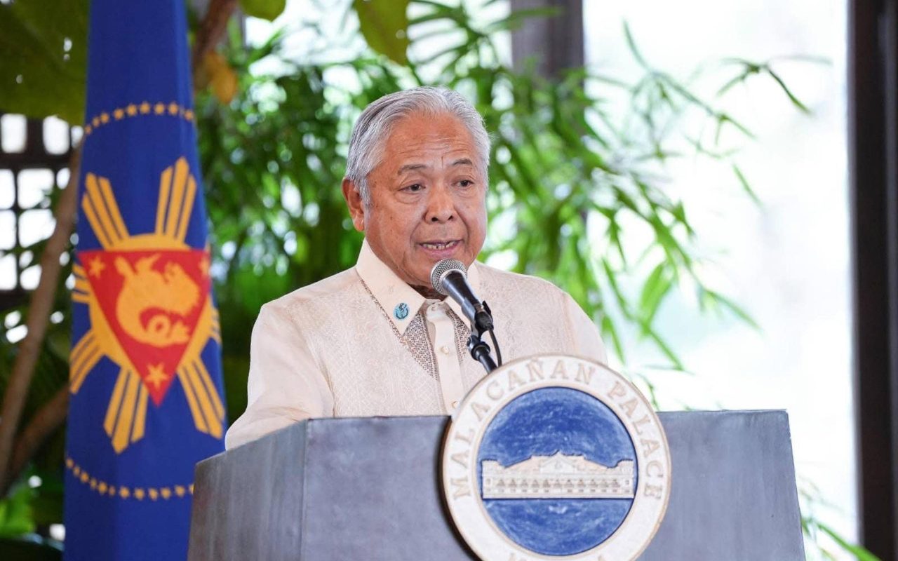 Jaime Bautista steps down as DOTr Secretary, Vince Dizon takes over