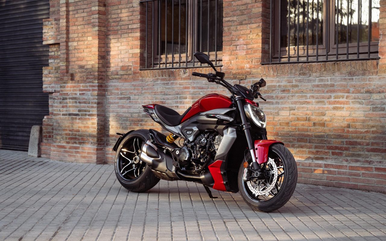 Ducati introduces the XDiavel V4