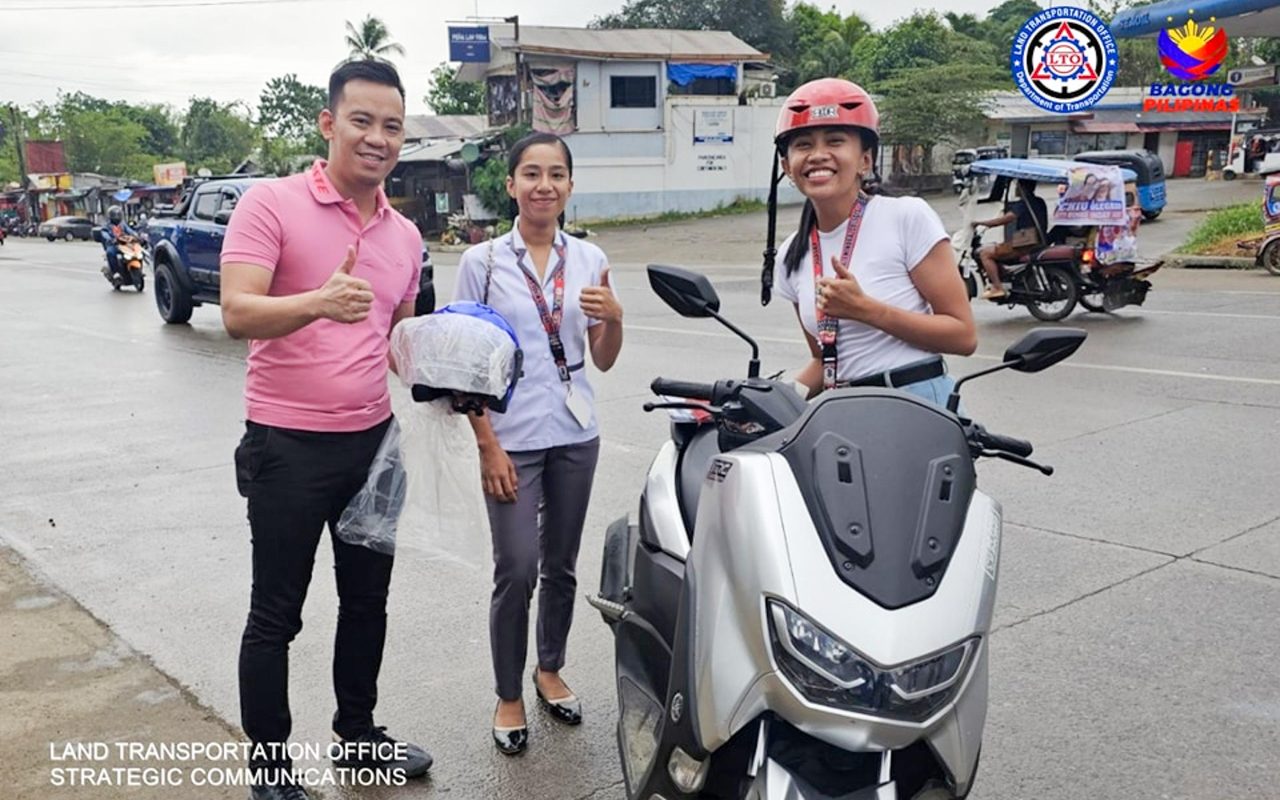 LTO Ipil gives free helmets in celebration of Women’s Month