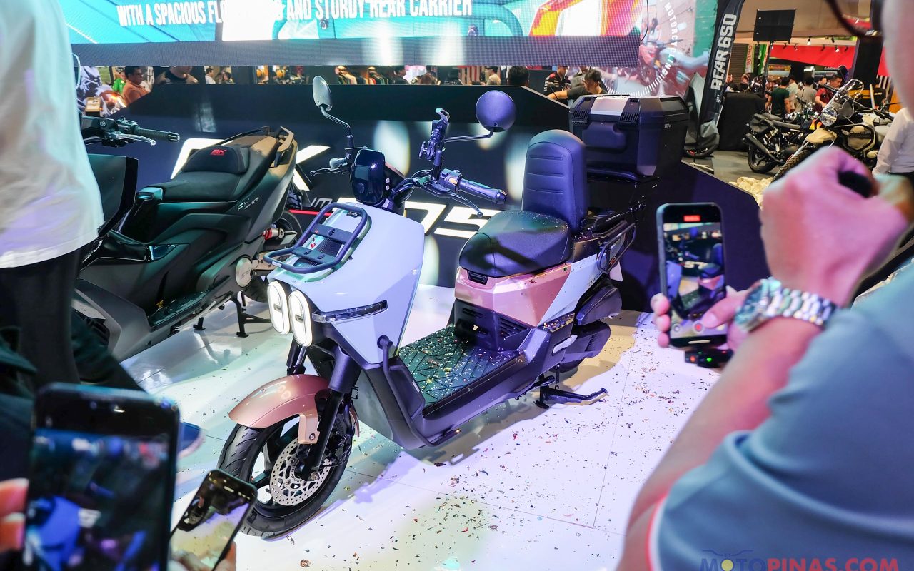 KYMCO’s new utilitarian scooter Dollar 150 at Makina, SRP PHP 127,800