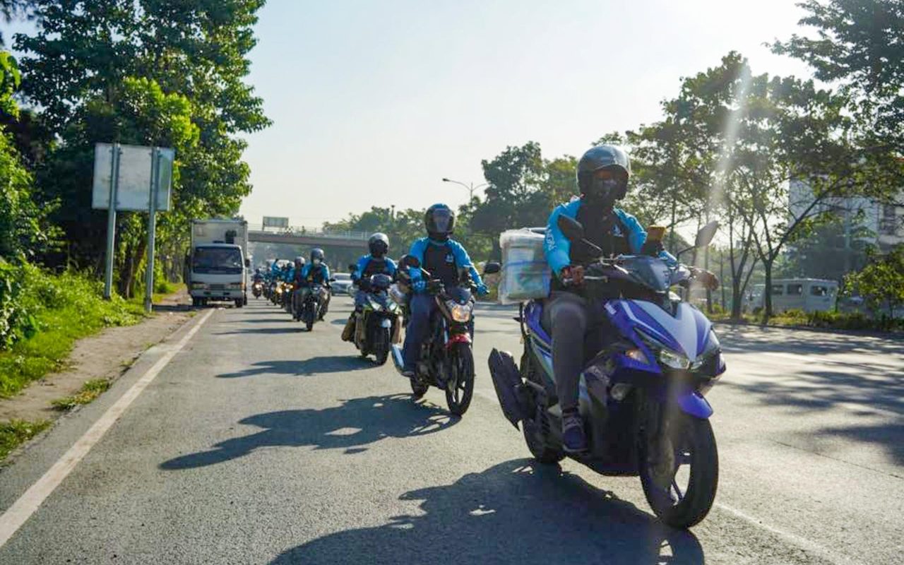 DOTr backs continued MC Taxi ops amid pending law