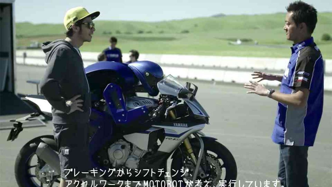 Valentino Rossi gets up-close and personal with Motobot