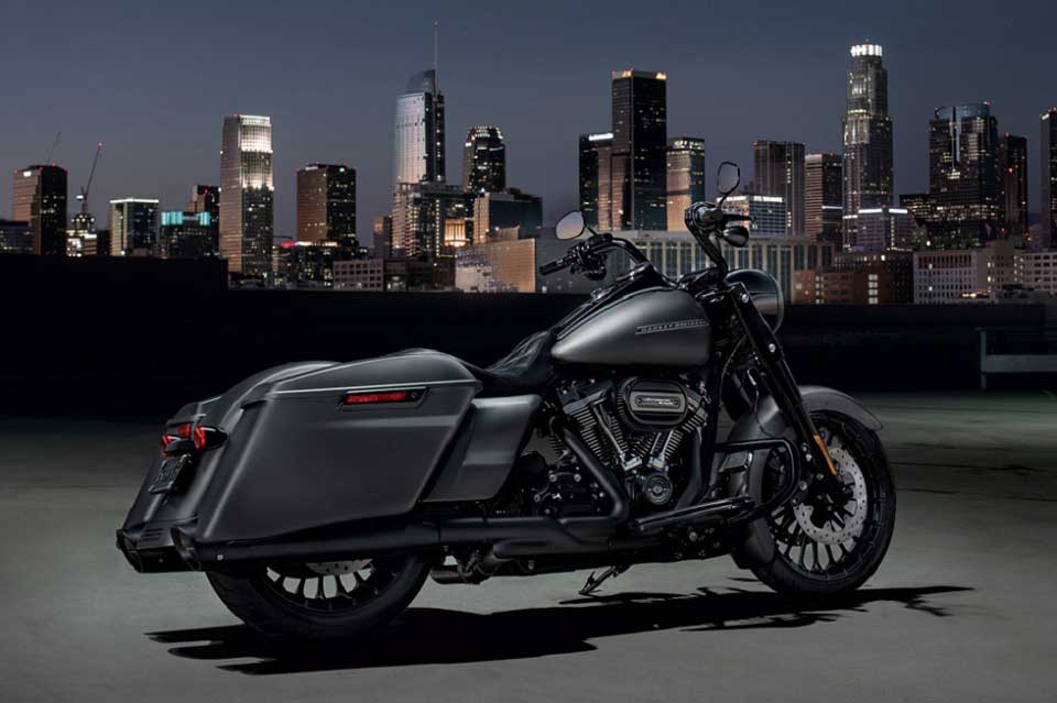 2017 Harley-Davidson Road King Special adopts a new, dark attitude 2017 Harley-Davidson Road King Special adopts a new, dark attitude