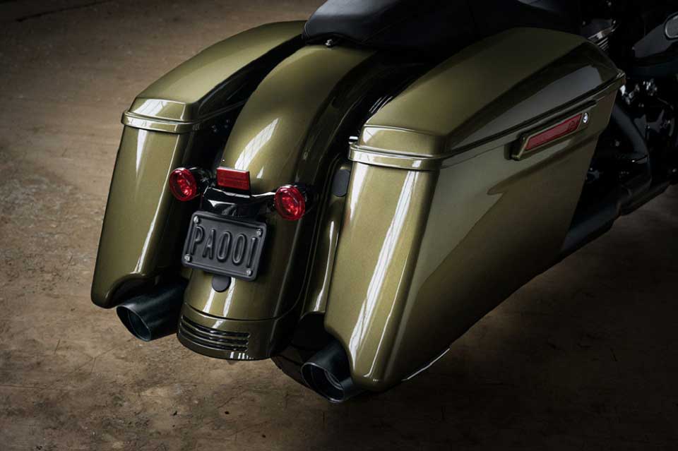 The dual bags on the 2017 Harley-Davidson Road King Special
