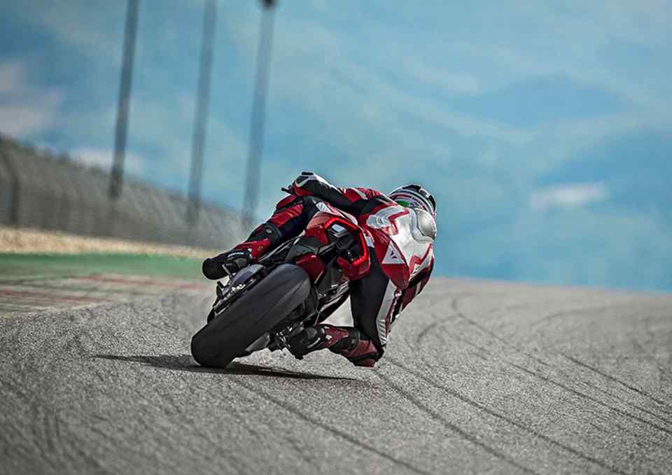 EICMA 2017: All-new Ducati Panigale V4 unleashed with 217 PS EICMA 2017: All-new Ducati Panigale V4 unleashed with 217 PS