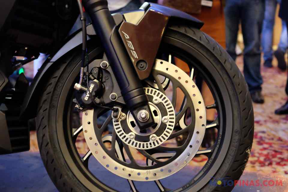 Kawasaki launches Bajaj Dominar 400 Kawasaki launches Bajaj Dominar 400