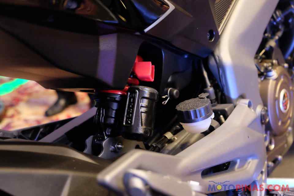 Kawasaki launches Bajaj Dominar 400 Kawasaki launches Bajaj Dominar 400