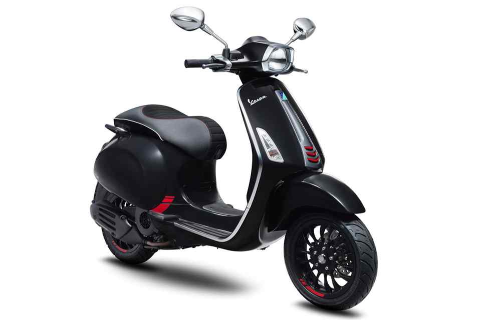 2018 Vespa Sprint 150 Carbon limited edition unveiled at Bikes and Breakfast 2018 Vespa Sprint 150 Carbon limited edition unveiled at Bikes and Breakfast