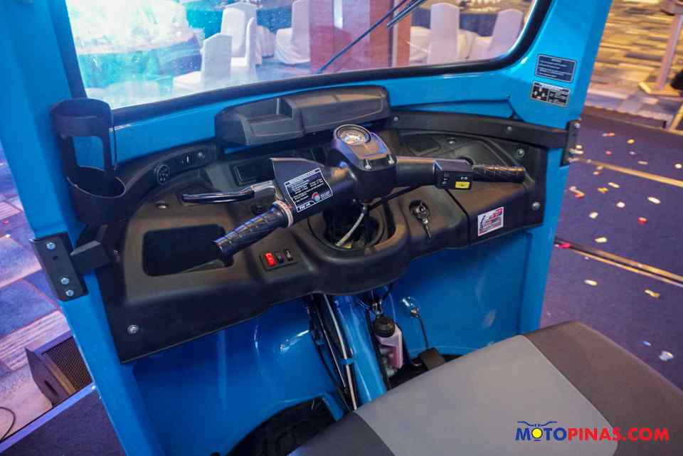 TVS launches Dazz scooter and King three-wheeler TVS launches Dazz scooter and King three-wheeler
