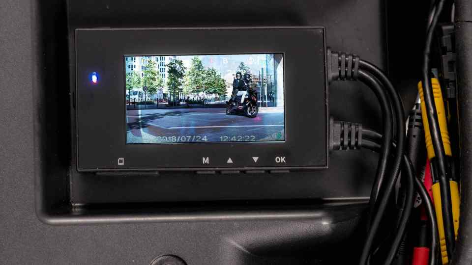 Peugeot's latest three-wheeled scooter now sports a pair of cameras standard Peugeot's latest three-wheeled scooter now sports a pair of cameras standard