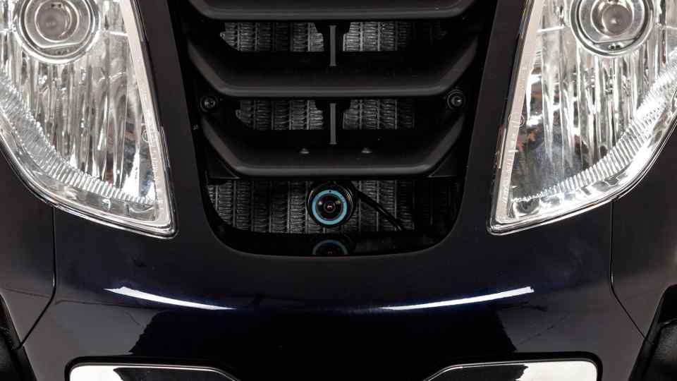 Peugeot's latest three-wheeled scooter now sports a pair of cameras standard Peugeot's latest three-wheeled scooter now sports a pair of cameras standard