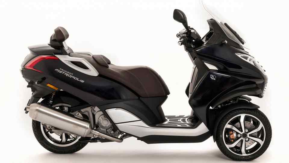 Peugeot's latest three-wheeled scooter now sports a pair of cameras standard Peugeot's latest three-wheeled scooter now sports a pair of cameras standard