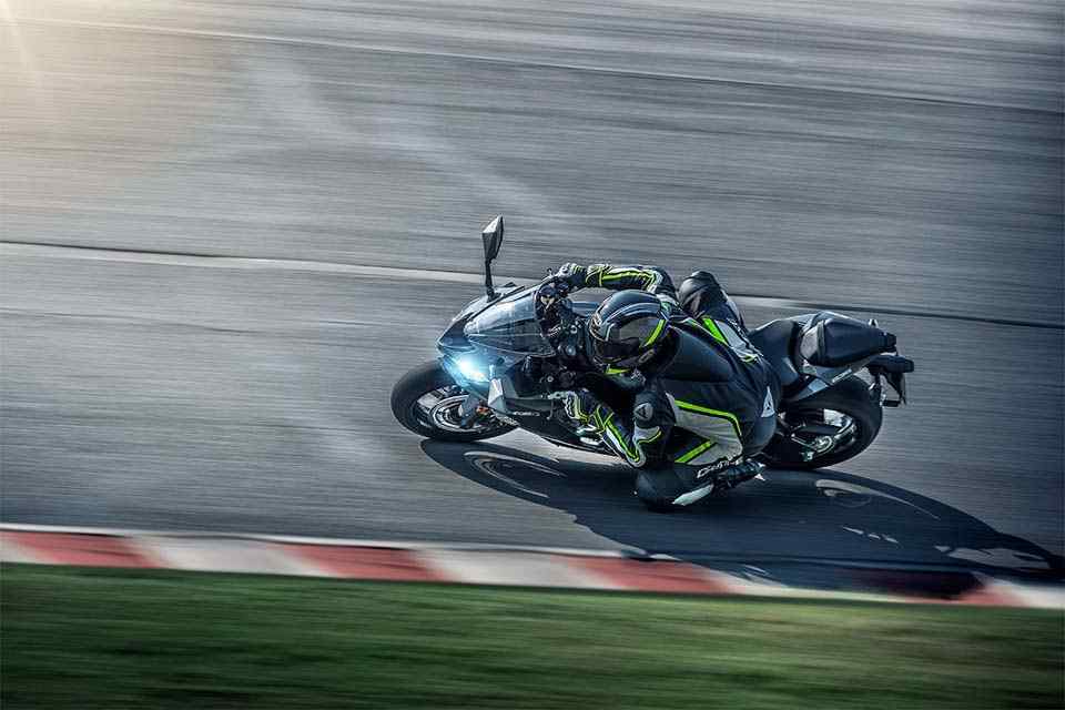 2019 Kawasaki ZX-6R detailed