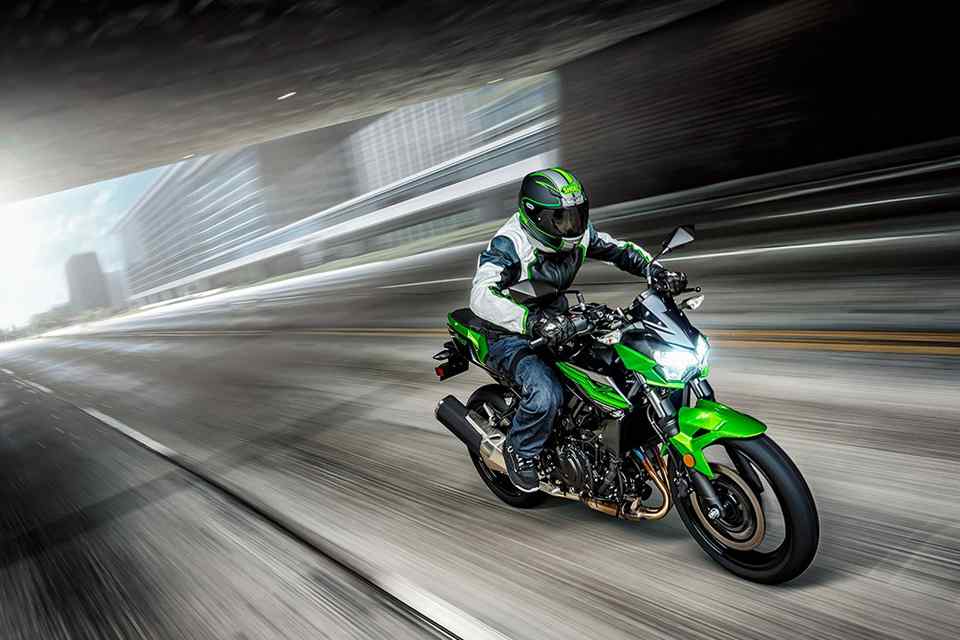 Kawasaki introduces the naked Z400 with the Ninja’s performance