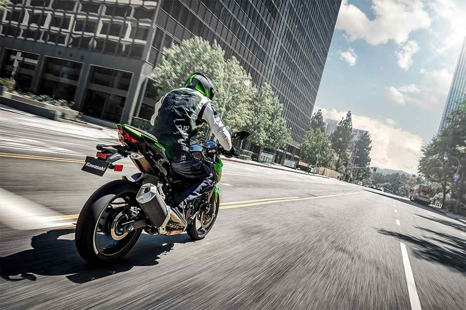 Kawasaki introduces the naked Z400 with the Ninja’s performance