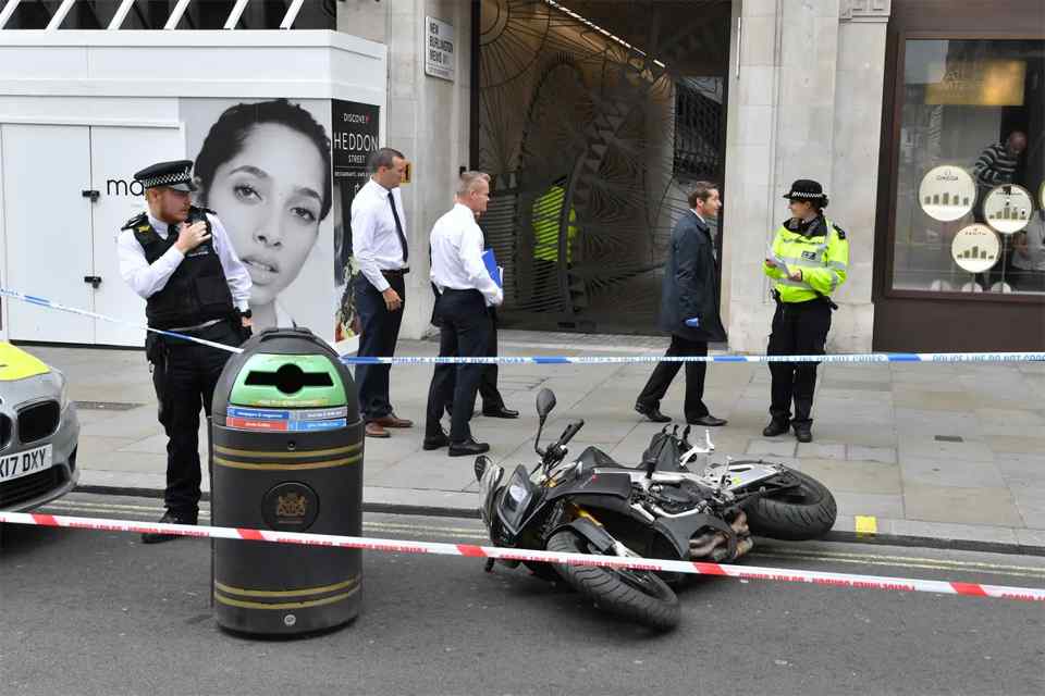 London police now hit criminal two-wheelers with their cars London police now hit criminal two-wheelers with their cars