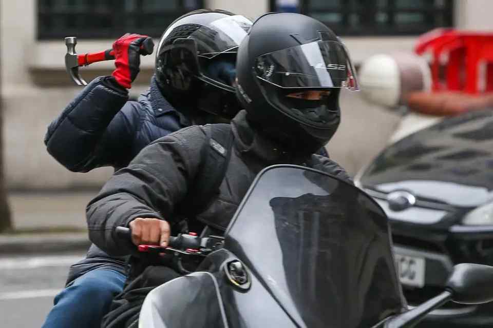 London police now hit criminal two-wheelers with their cars London police now hit criminal two-wheelers with their cars