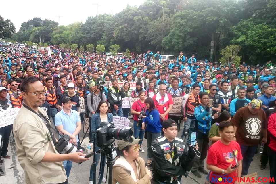 Thousands of riders unite against 'doble plaka', Angkas TRO Thousands of riders unite against 'doble plaka', Angkas TRO