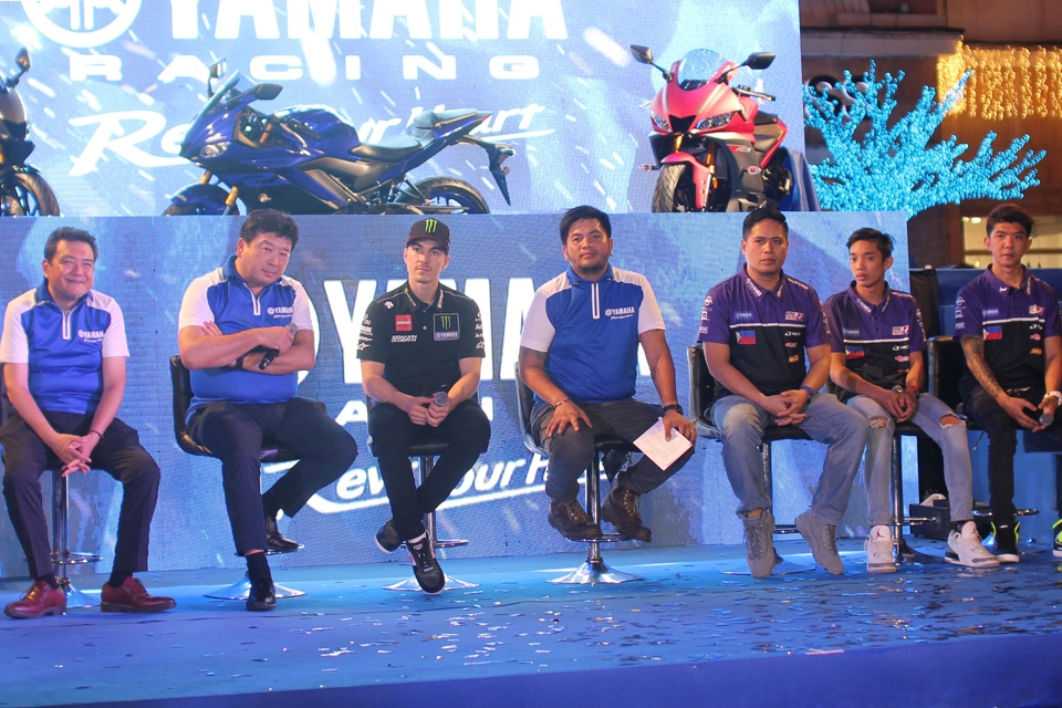 Maverick Vinales with Yamaha PH executives