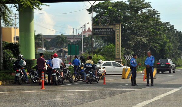 MMDA Motorcycle apprehension along Commonwealth