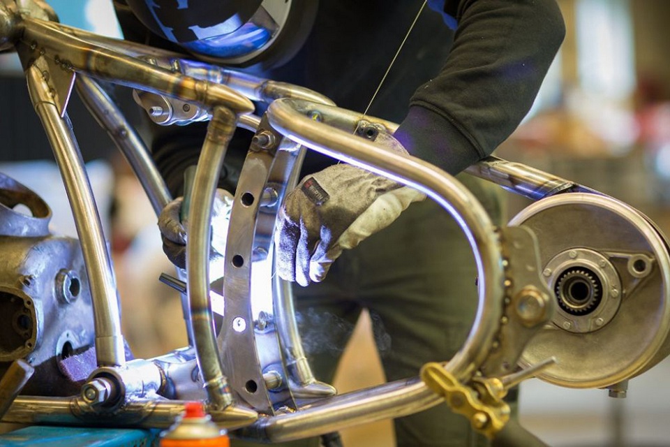 The build process of the BMW R 5 Hommage