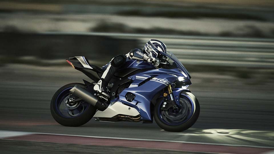 The Yamaha YZF-R6 in action