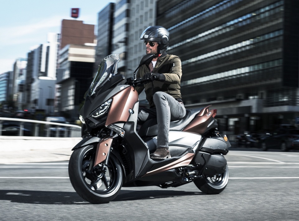 The 2017 Yamaha X-MAX 300 in action
