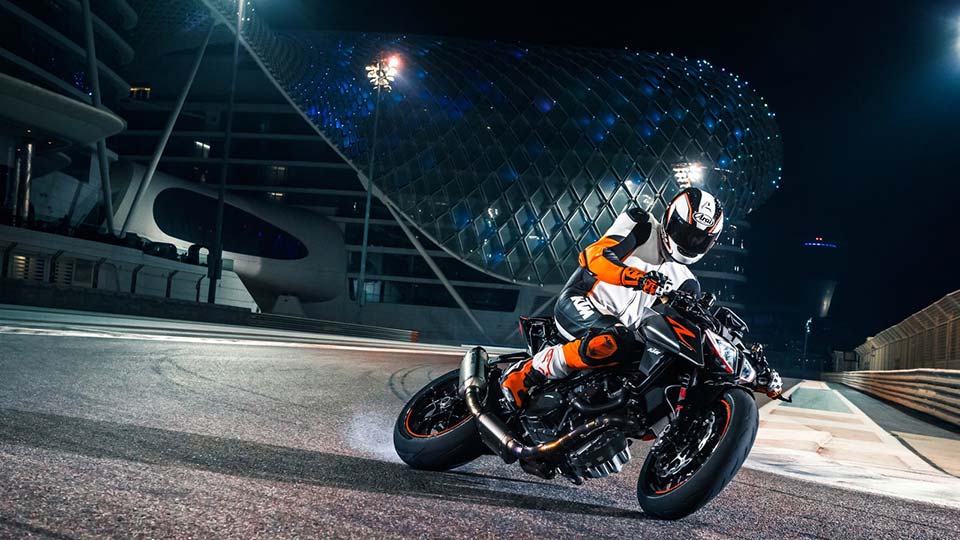 The 2017 KTM 1290 Super Duke R taking a corner