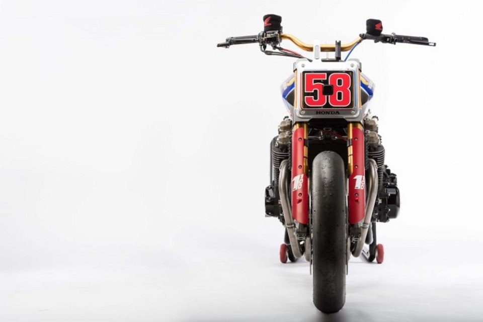 Wide profile of the Honda CB1100 TR Concept