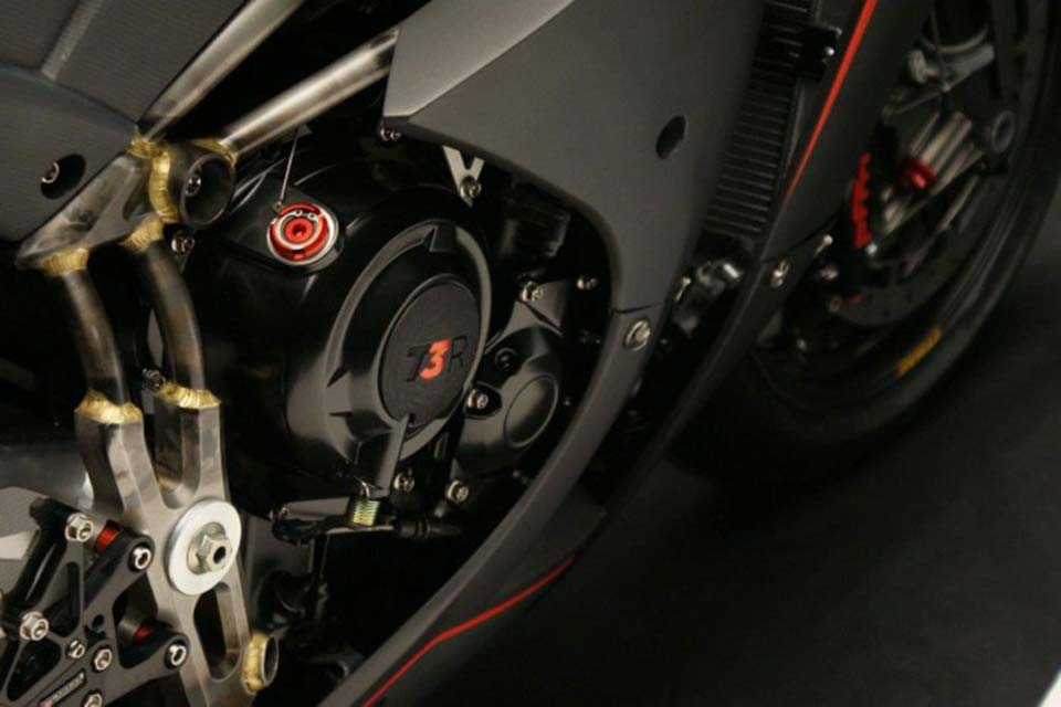 The boosted 675 three-cylinder motor of the Spirit GP